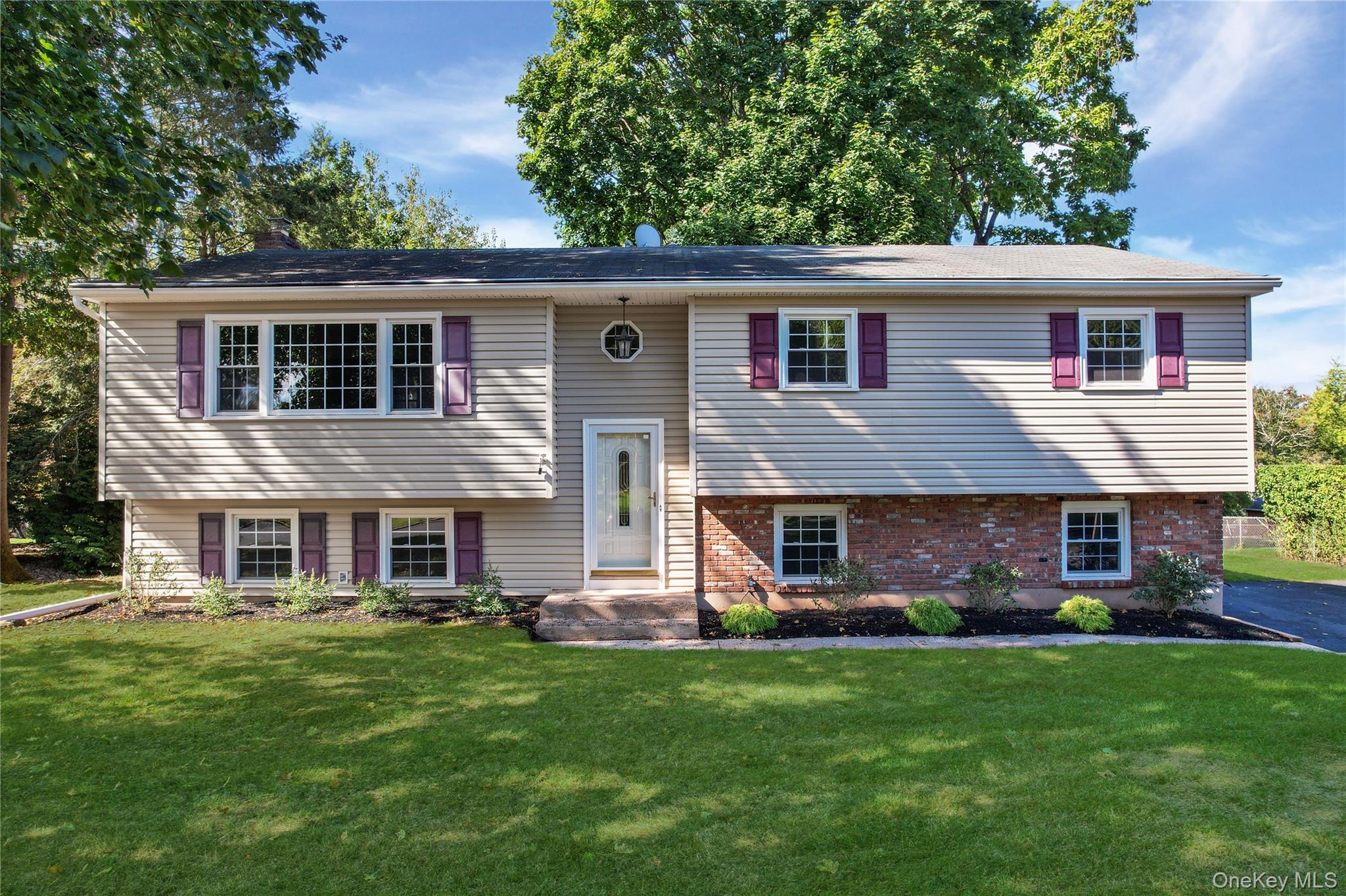 11 Mein Drive, New City, NY 10956