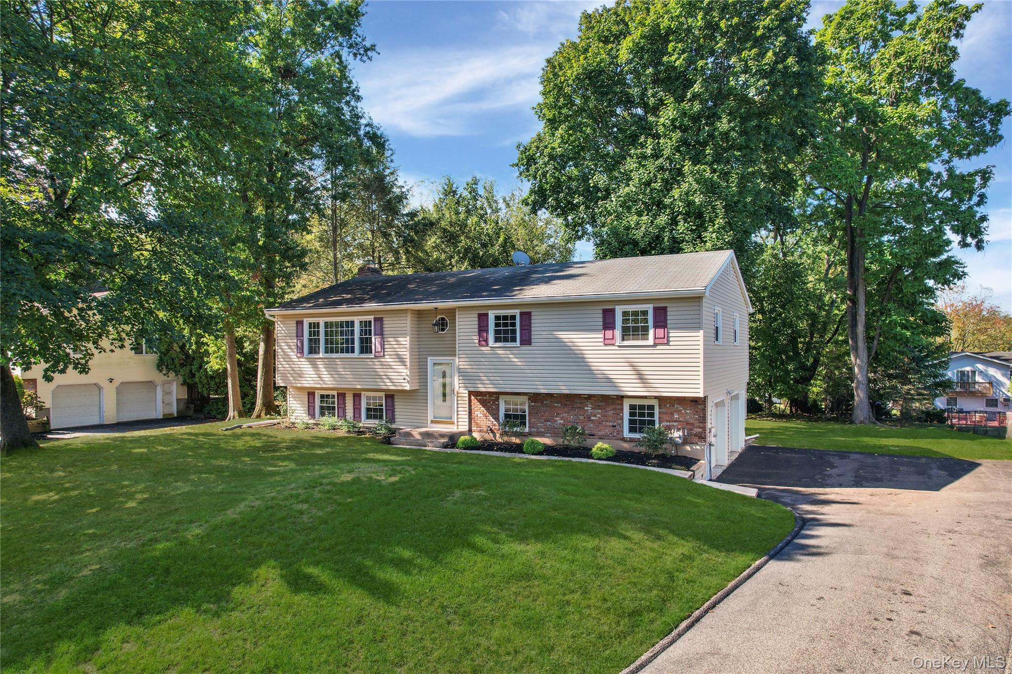 11 Mein Drive, New City, NY 10956