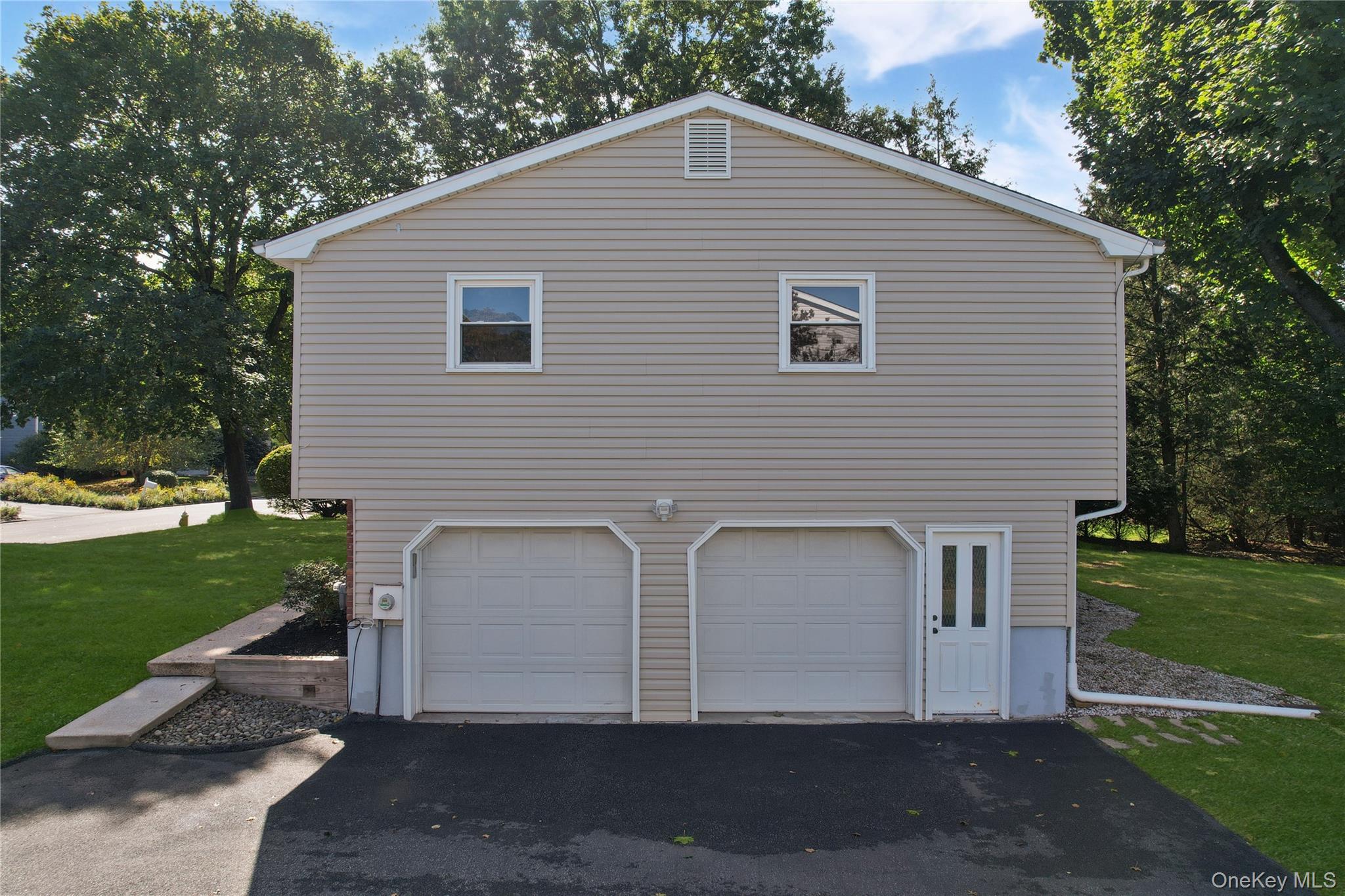 11 Mein Drive, New City, NY 10956