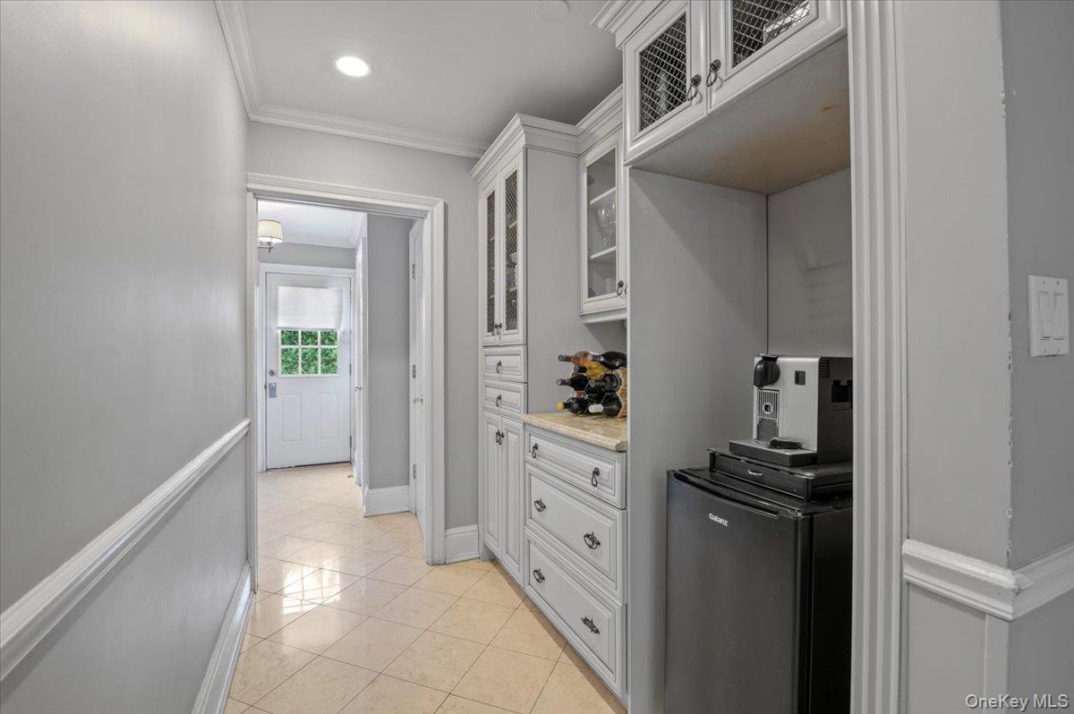 375 Broadway, Lawrence, NY 11559