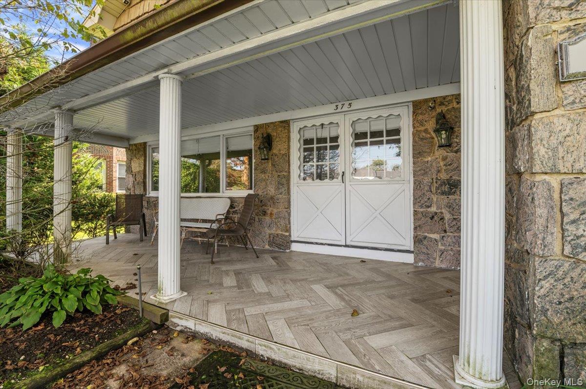 375 Broadway, Lawrence, NY 11559