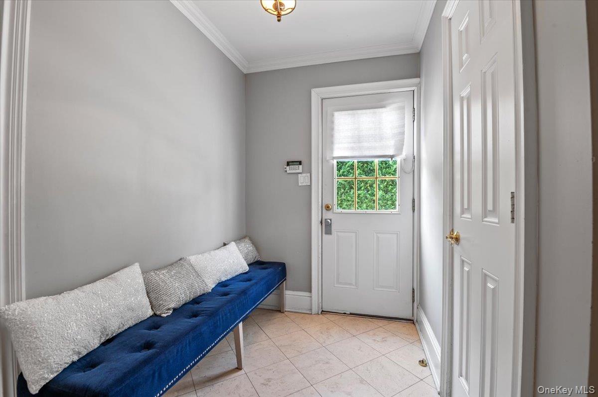 375 Broadway, Lawrence, NY 11559