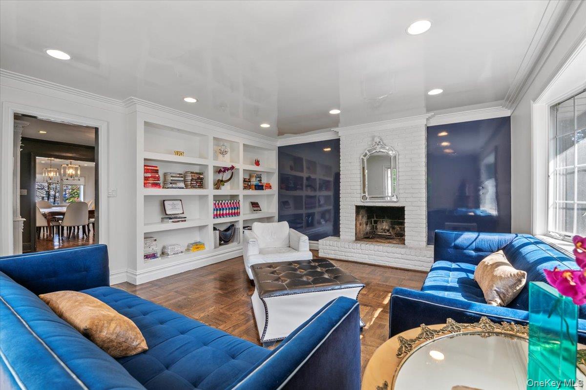 375 Broadway, Lawrence, NY 11559