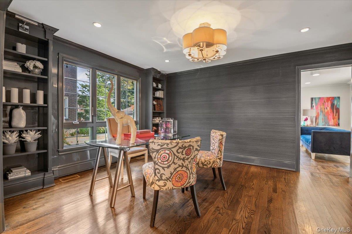 375 Broadway, Lawrence, NY 11559