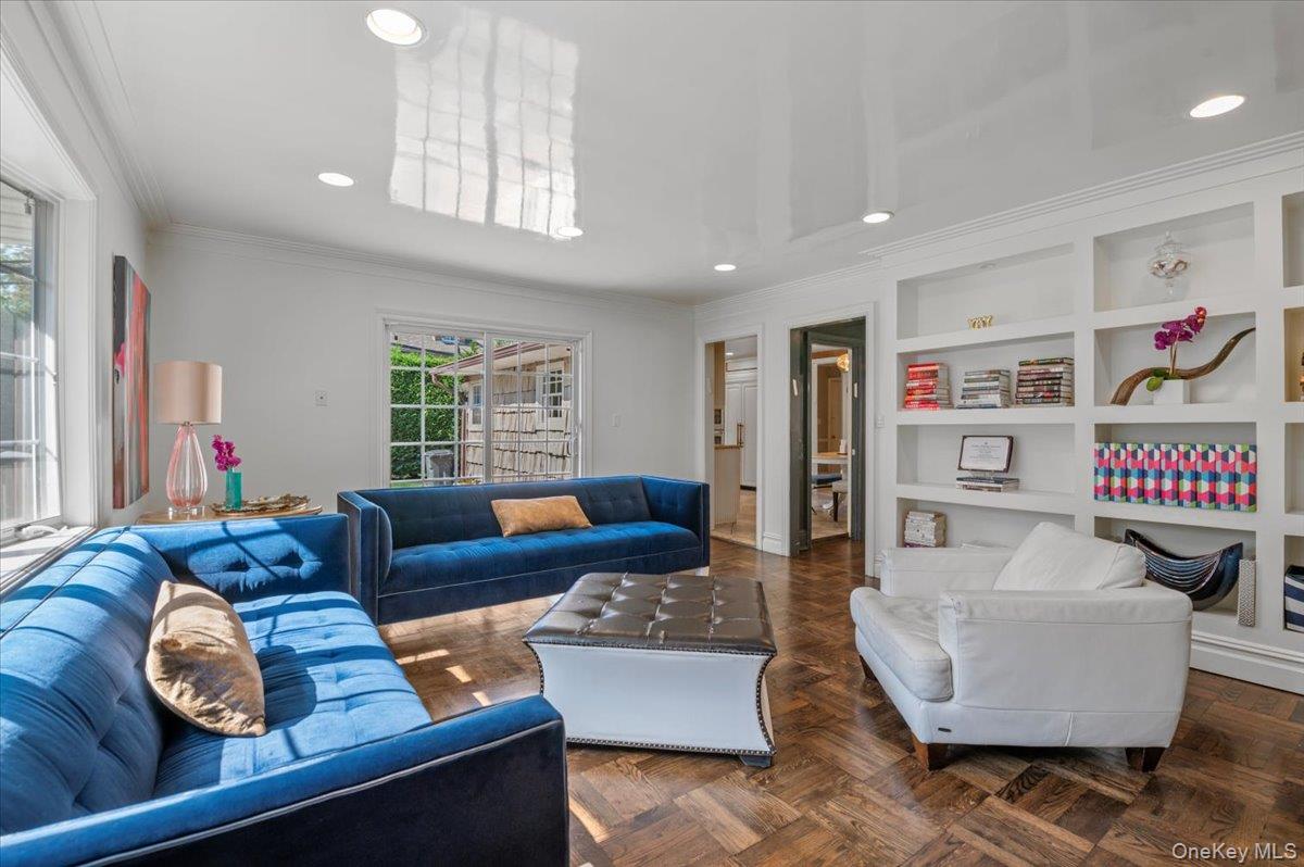 375 Broadway, Lawrence, NY 11559