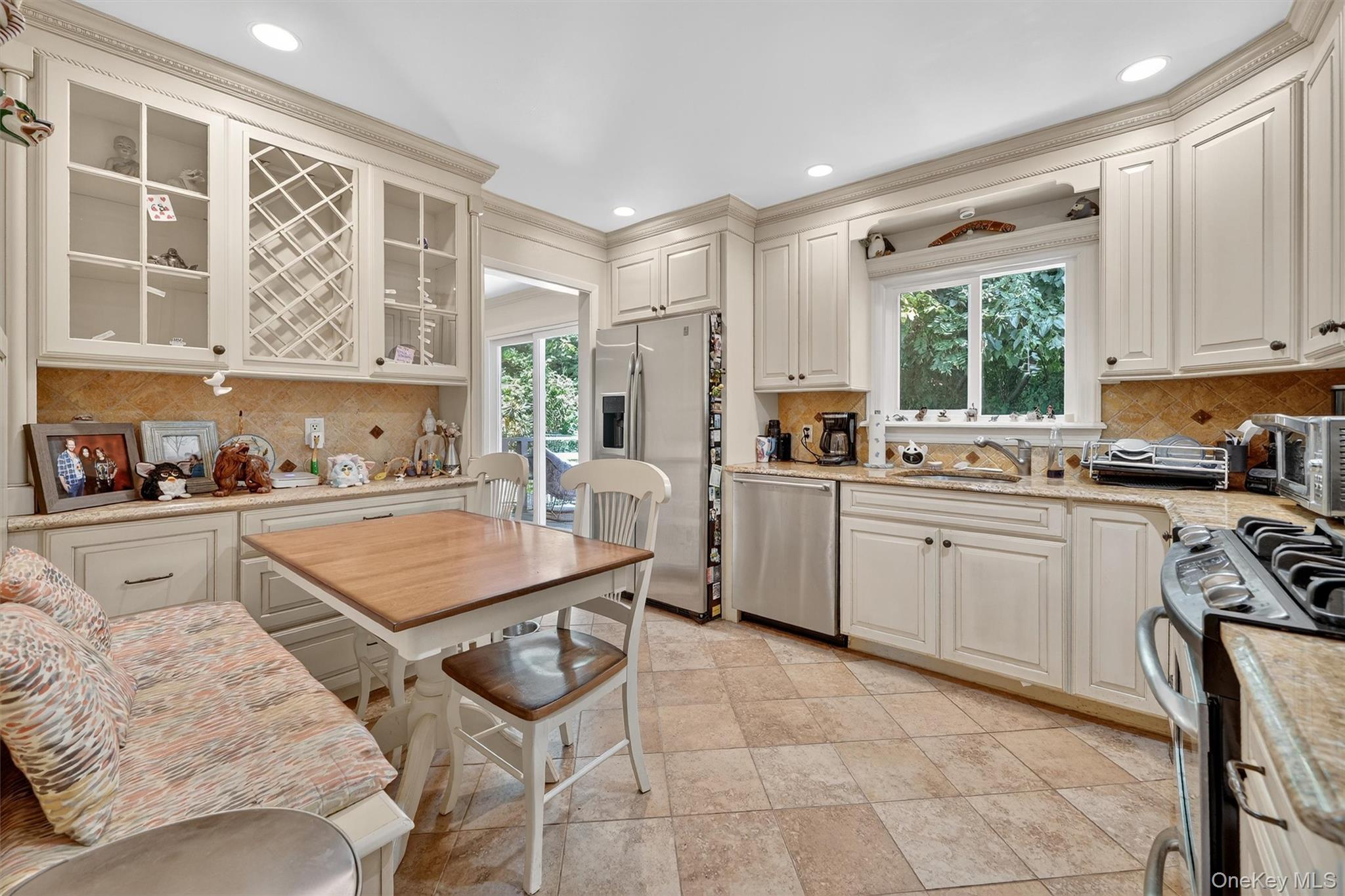 6 Leawood Drive, Briarcliff Manor, NY 10562