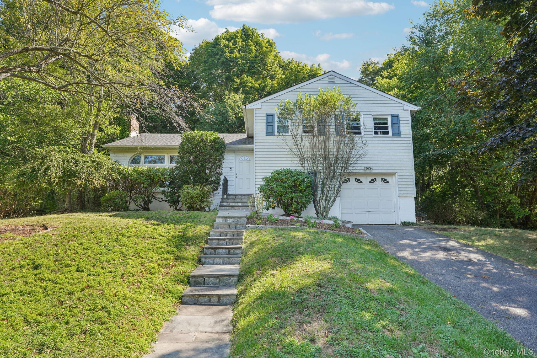 6 Leawood Drive, Briarcliff Manor, NY 10562