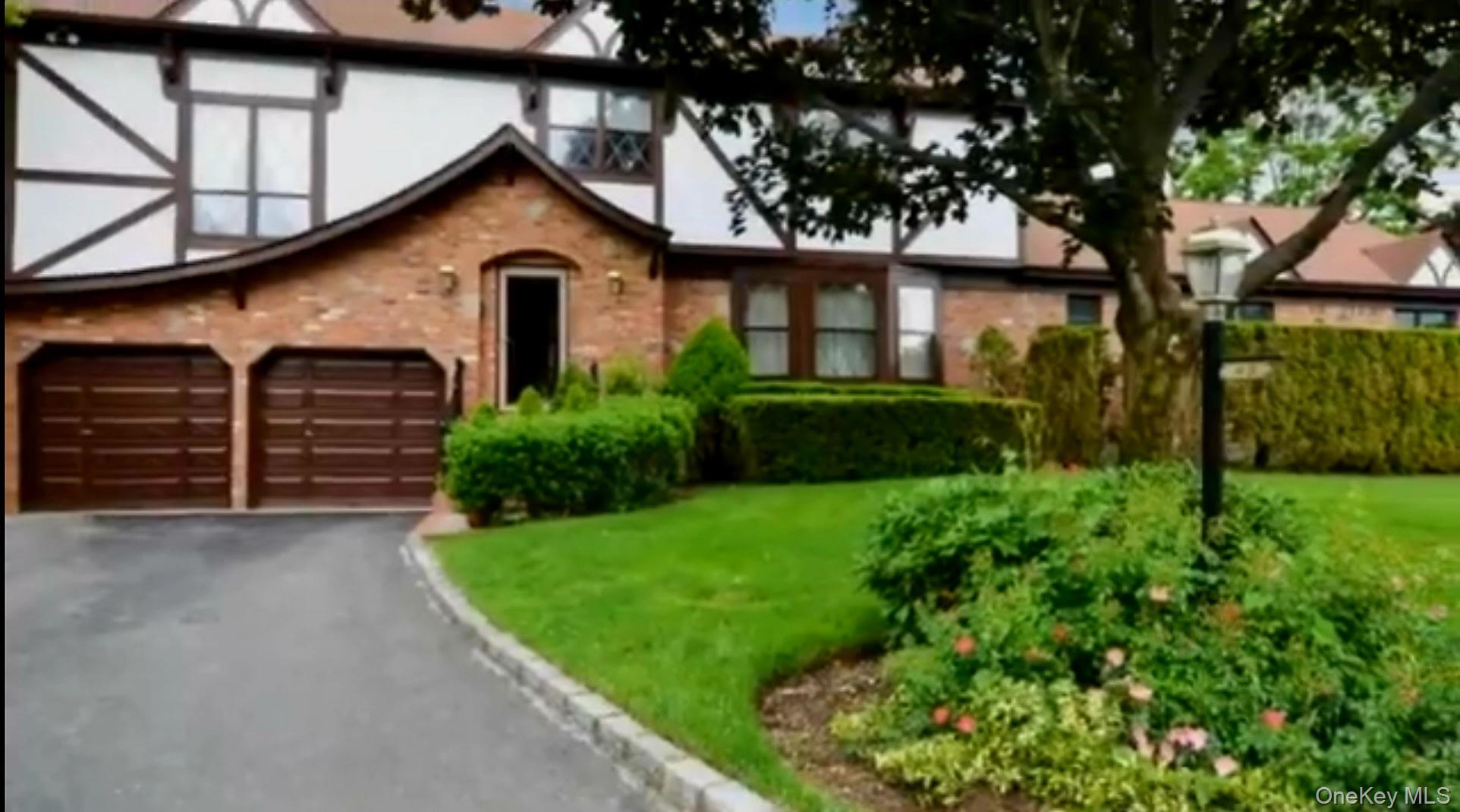 45A Pelican Court, Syosset, NY 11791