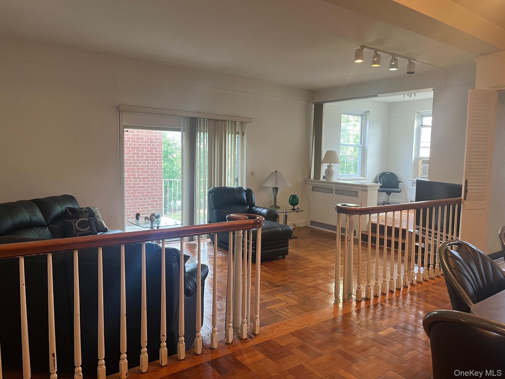 230 Central Avenue # 3J, Lawrence, NY 11559