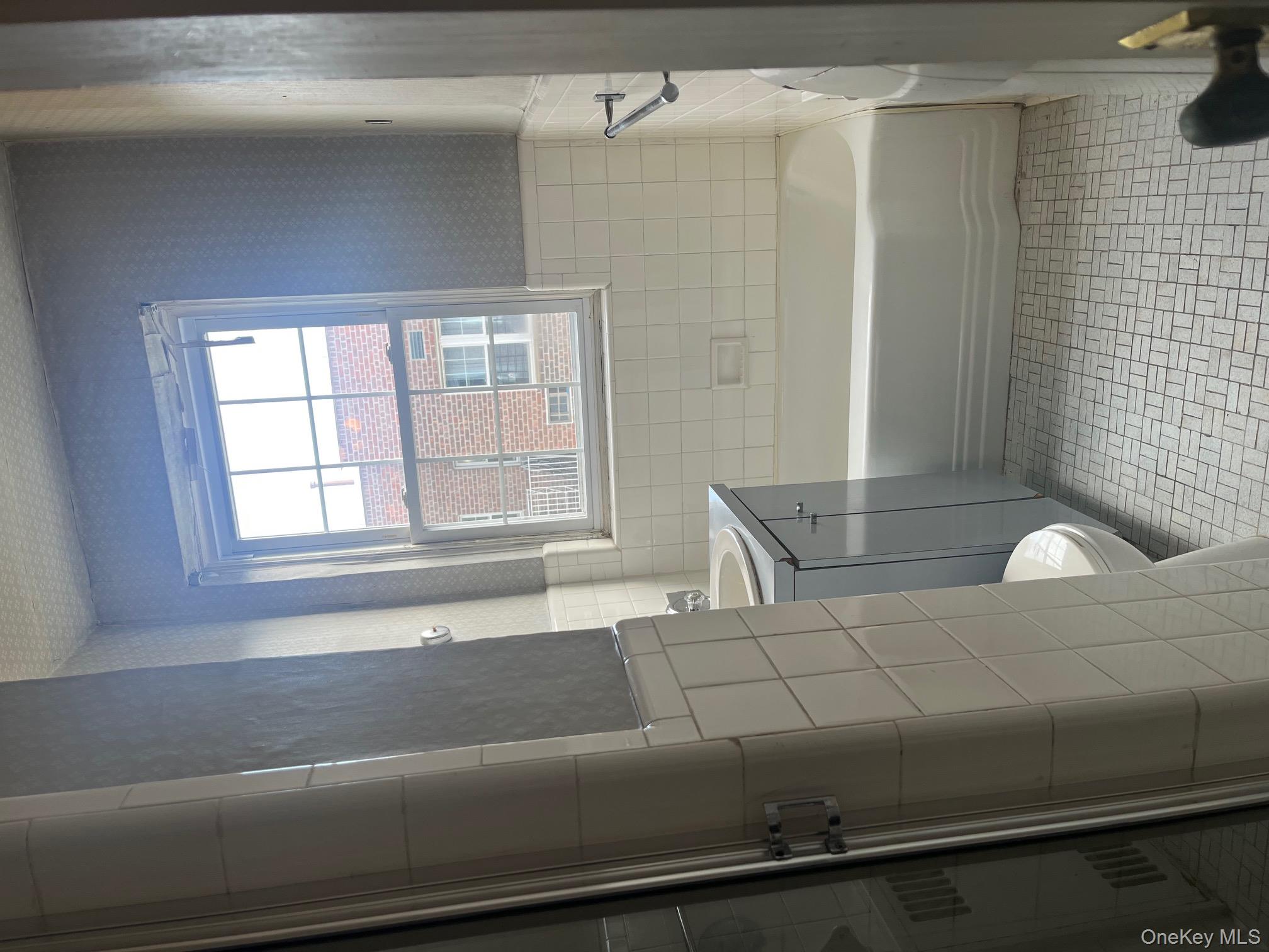 230 Central Avenue # 3J, Lawrence, NY 11559