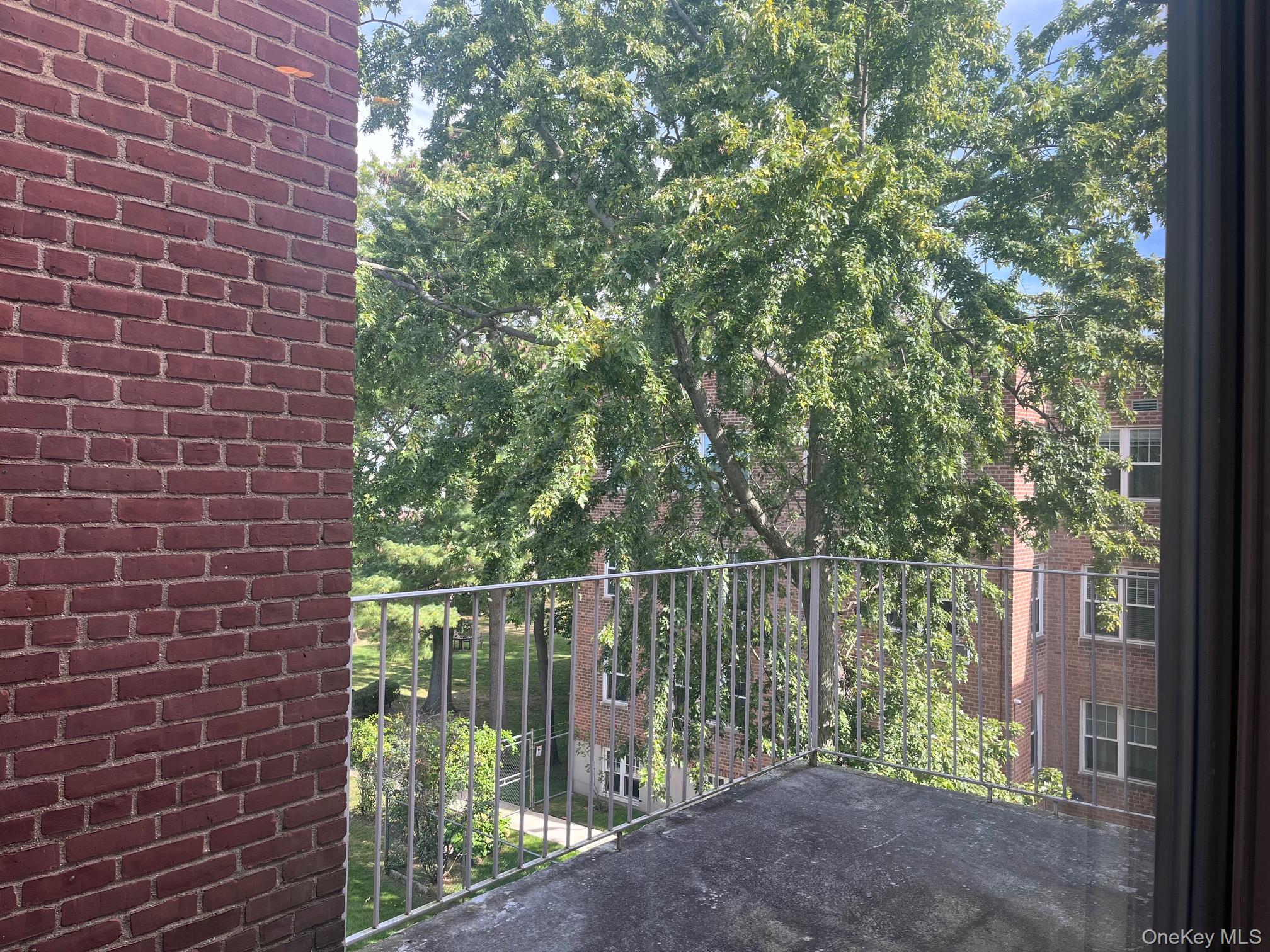 230 Central Avenue # 3J, Lawrence, NY 11559