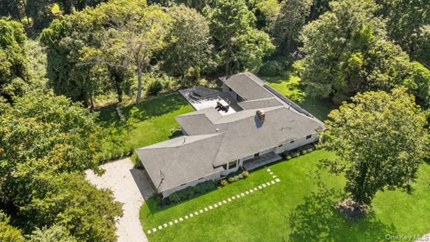 10 Lenape Road, Southampton, NY 11968