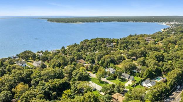 10 Lenape Road, Southampton, NY 11968