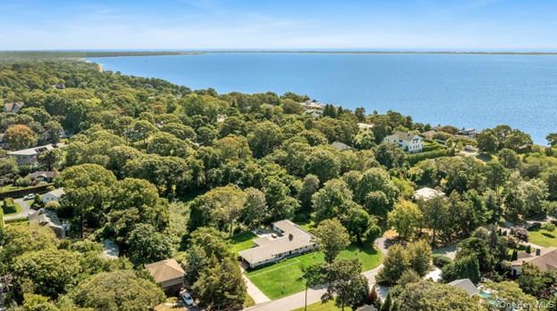 10 Lenape Road, Southampton, NY 11968