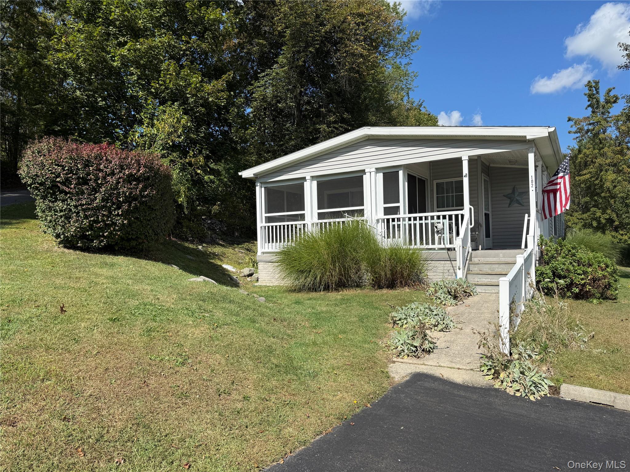 102 Brittany Terrace # 102, Rock Tavern, NY 12575