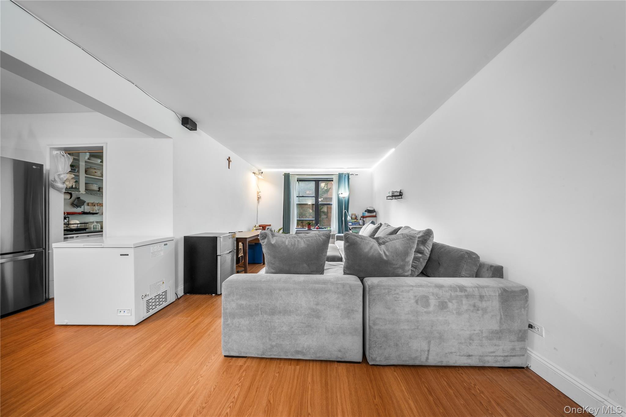 22424 Union Turnpike # 1H, Oakland Gardens, NY 11364