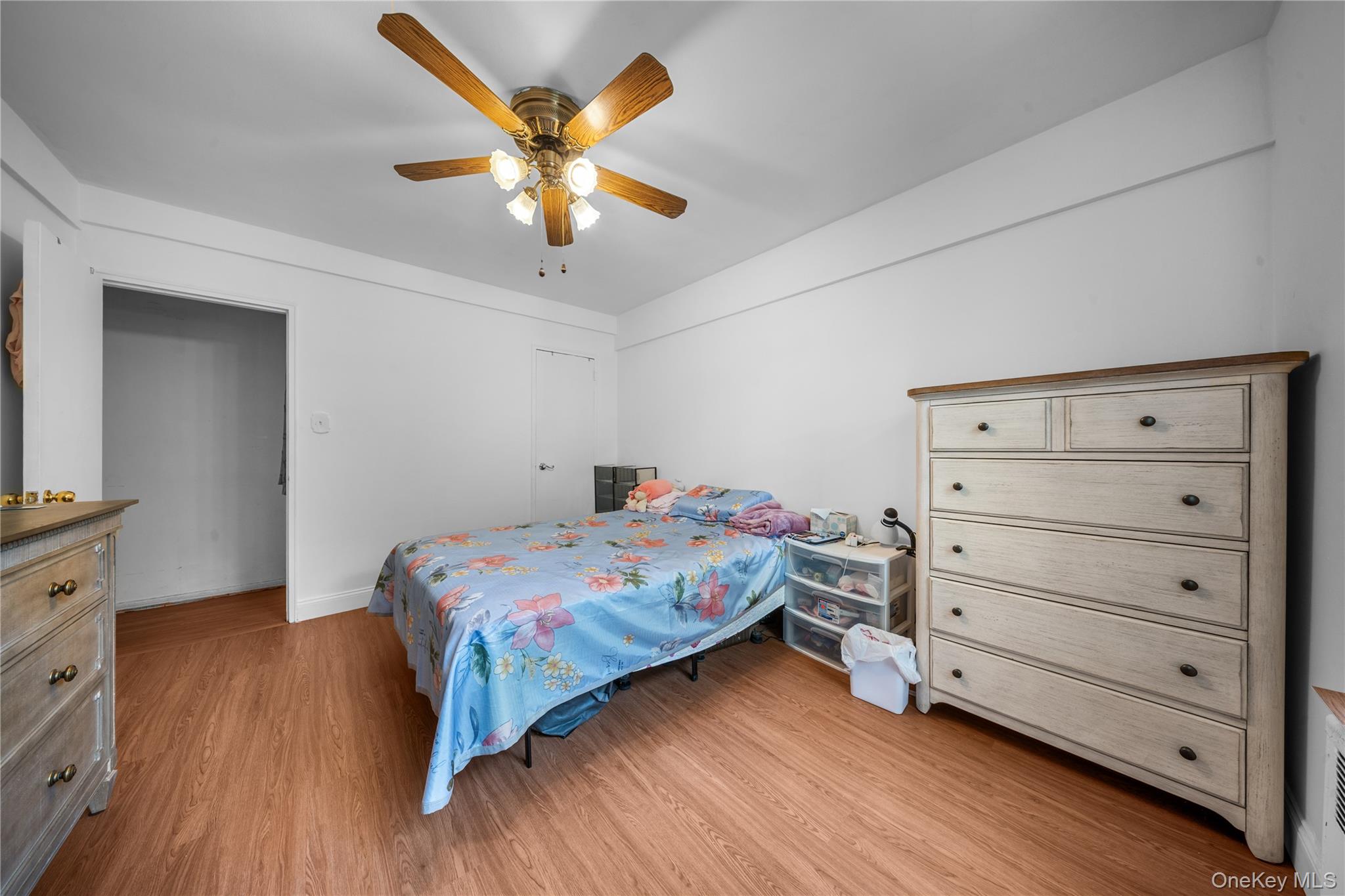 22424 Union Turnpike # 1H, Oakland Gardens, NY 11364