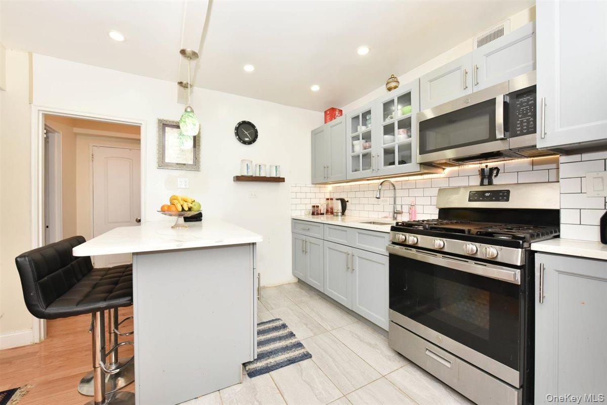 84-01 Main Street # 728, Briarwood, NY 11435