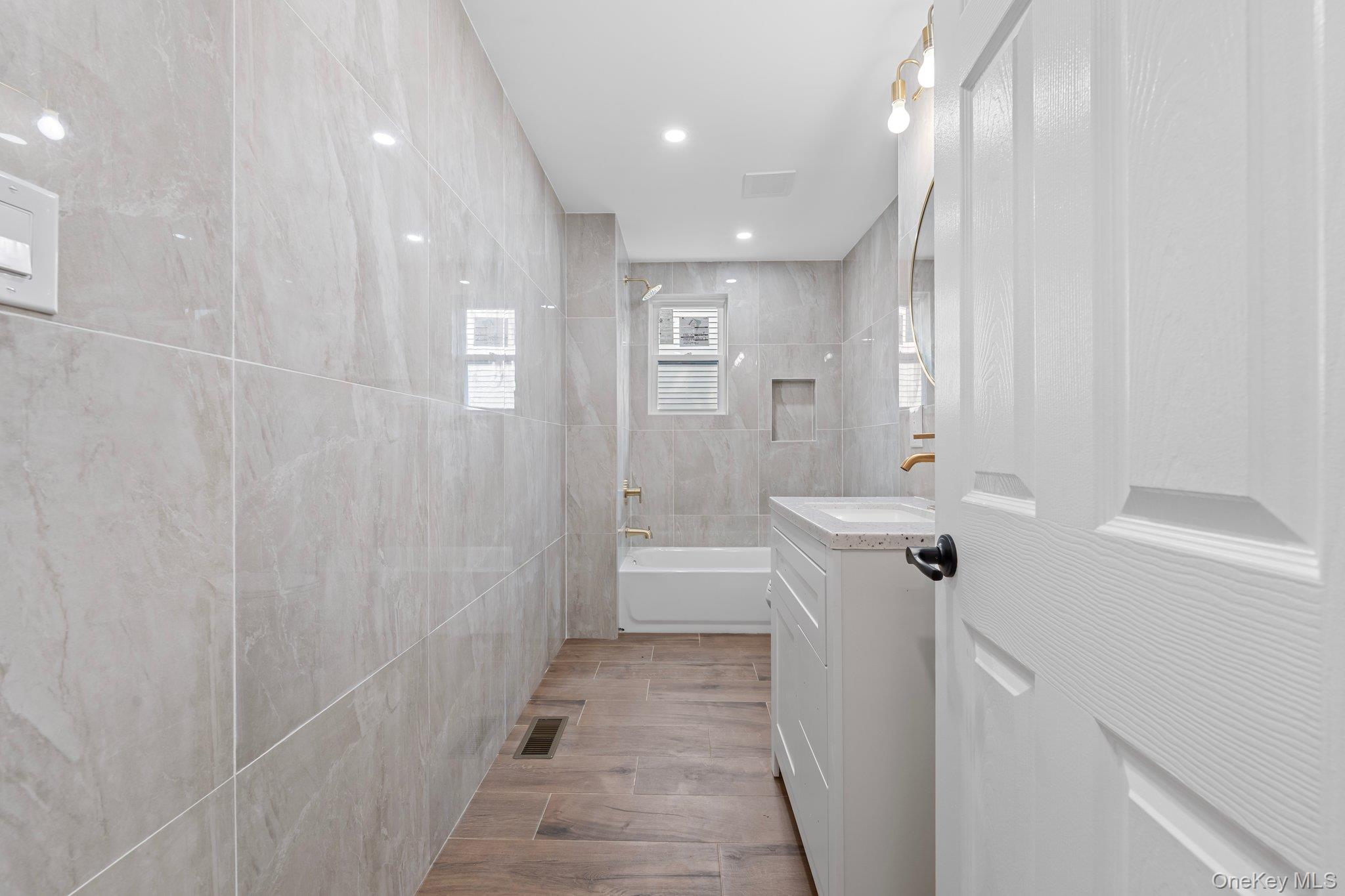 15 E Hamilton Avenue, Massapequa, NY 11758