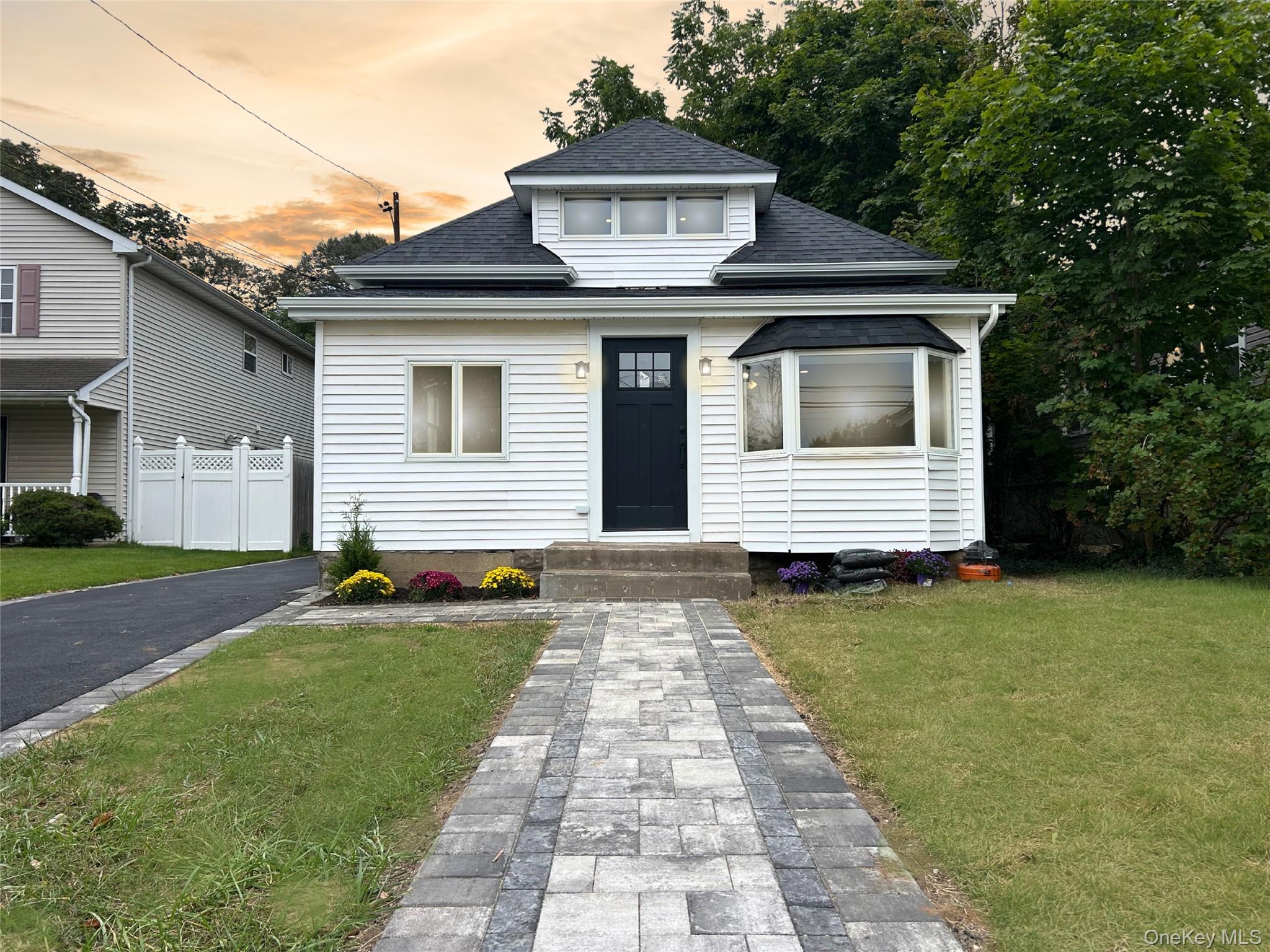 15 E Hamilton Avenue, Massapequa, NY 11758