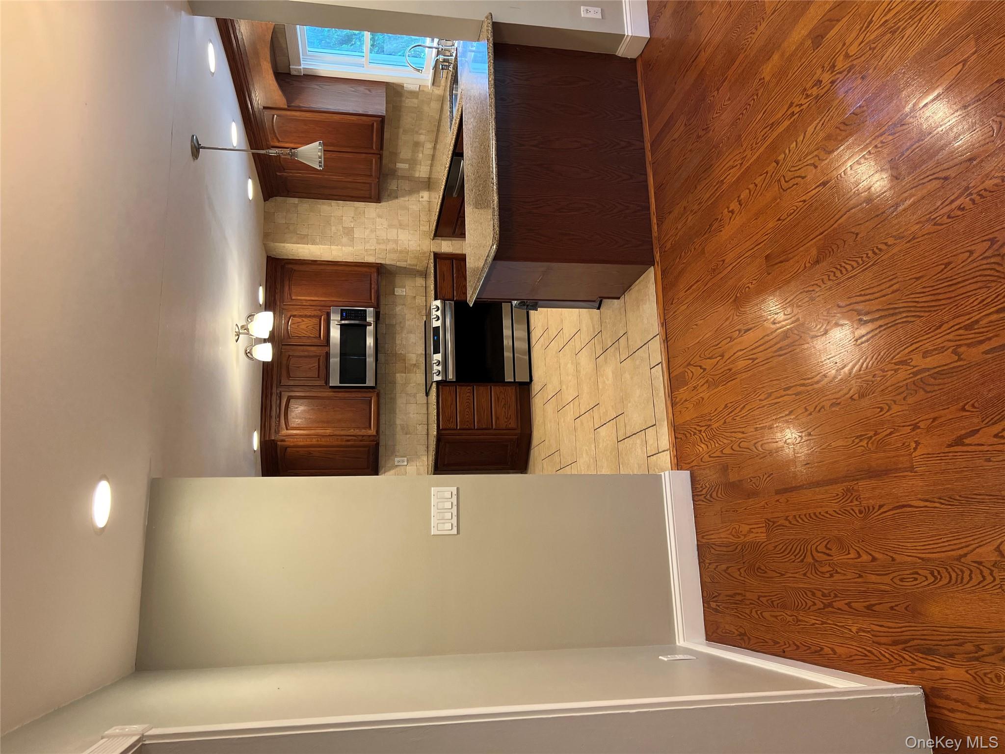 10 Jonah Road, Miller Place, NY 11764