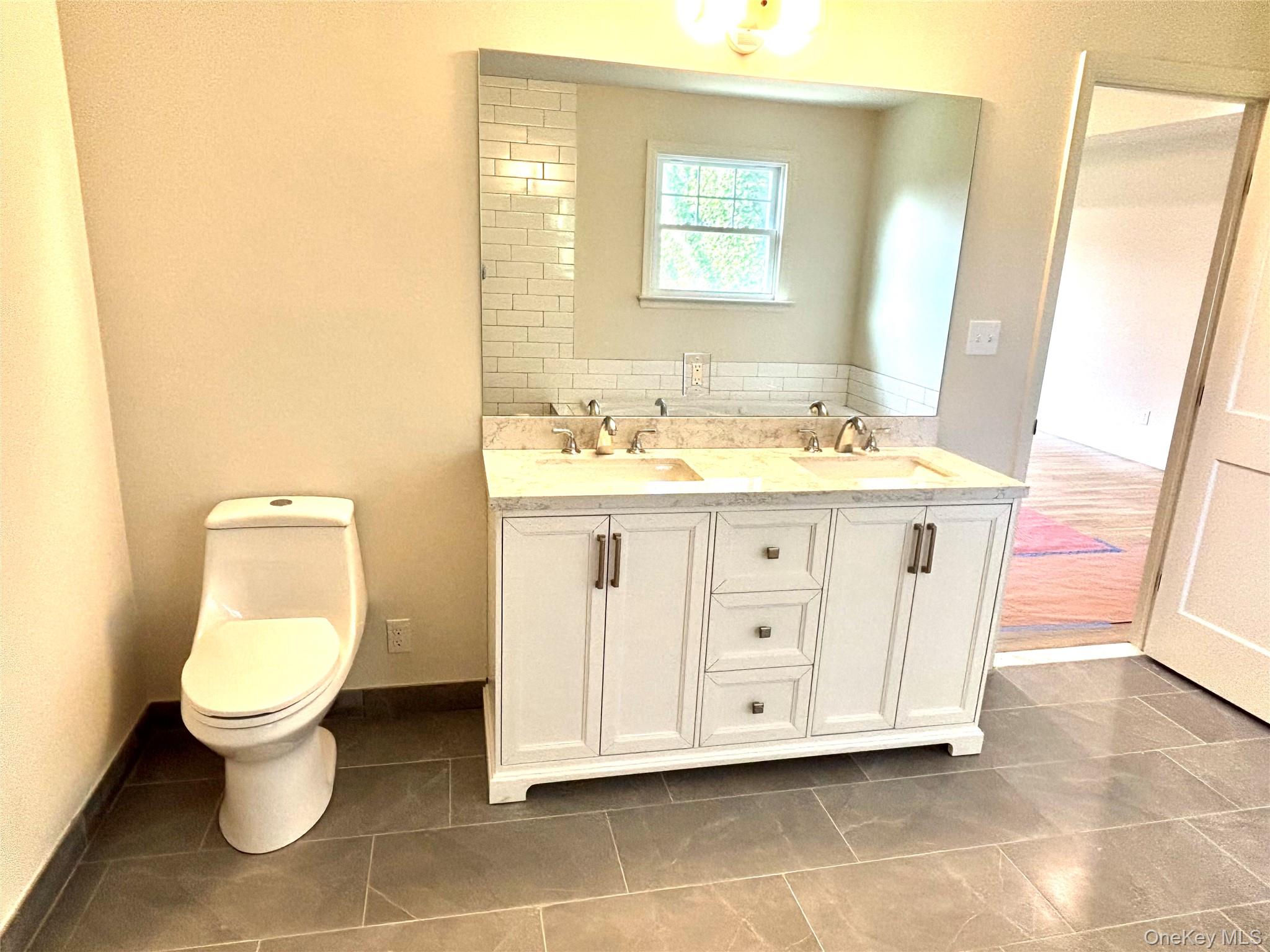 726 Middle, Bayport, NY 11705