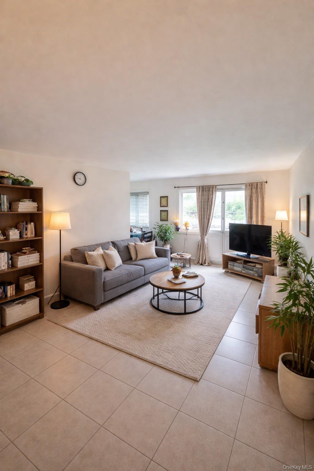 2453 B Union Boulevard # 15A, Islip, NY 11751