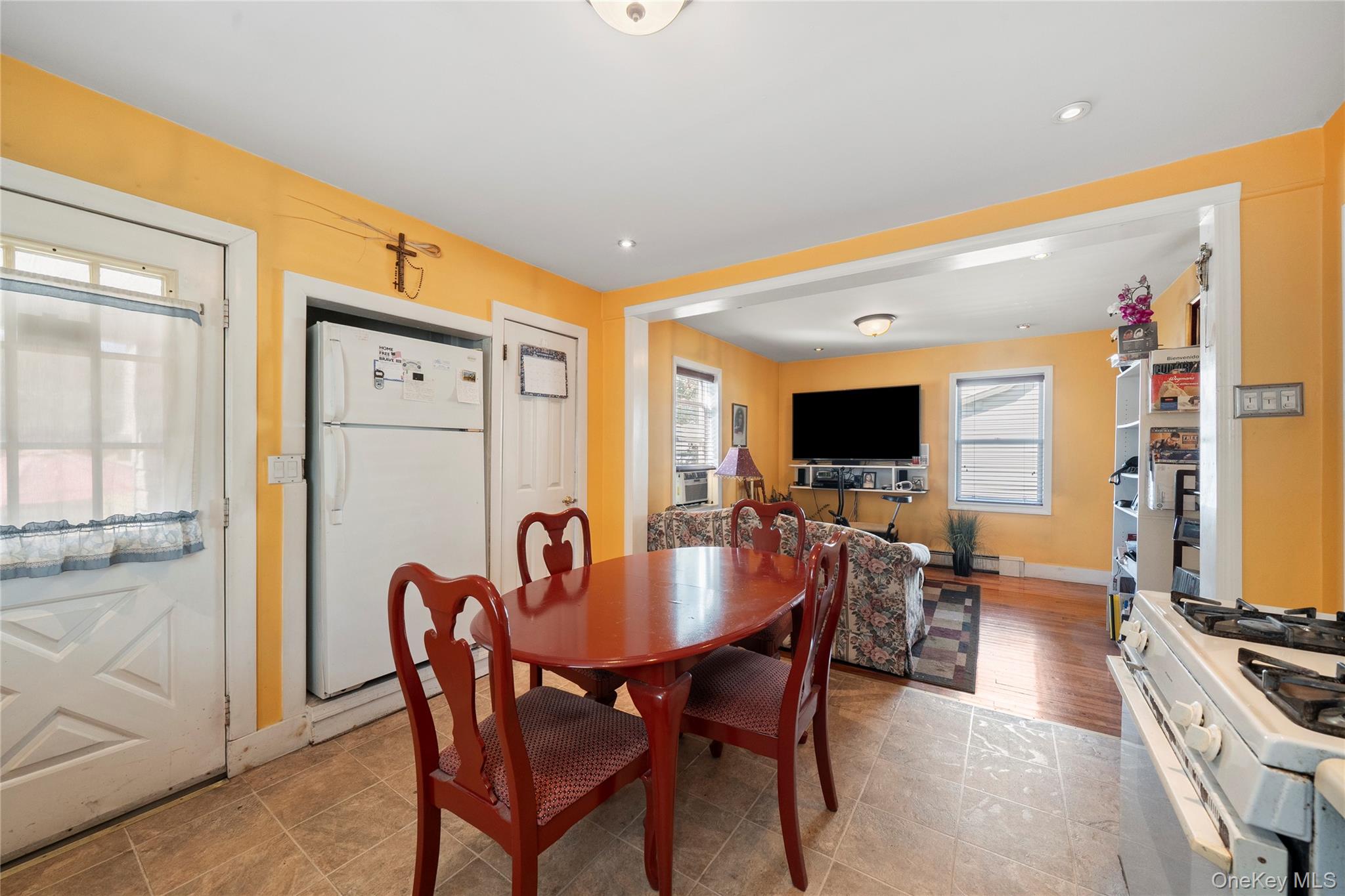 62 Center Avenue, Bay Shore, NY 11706