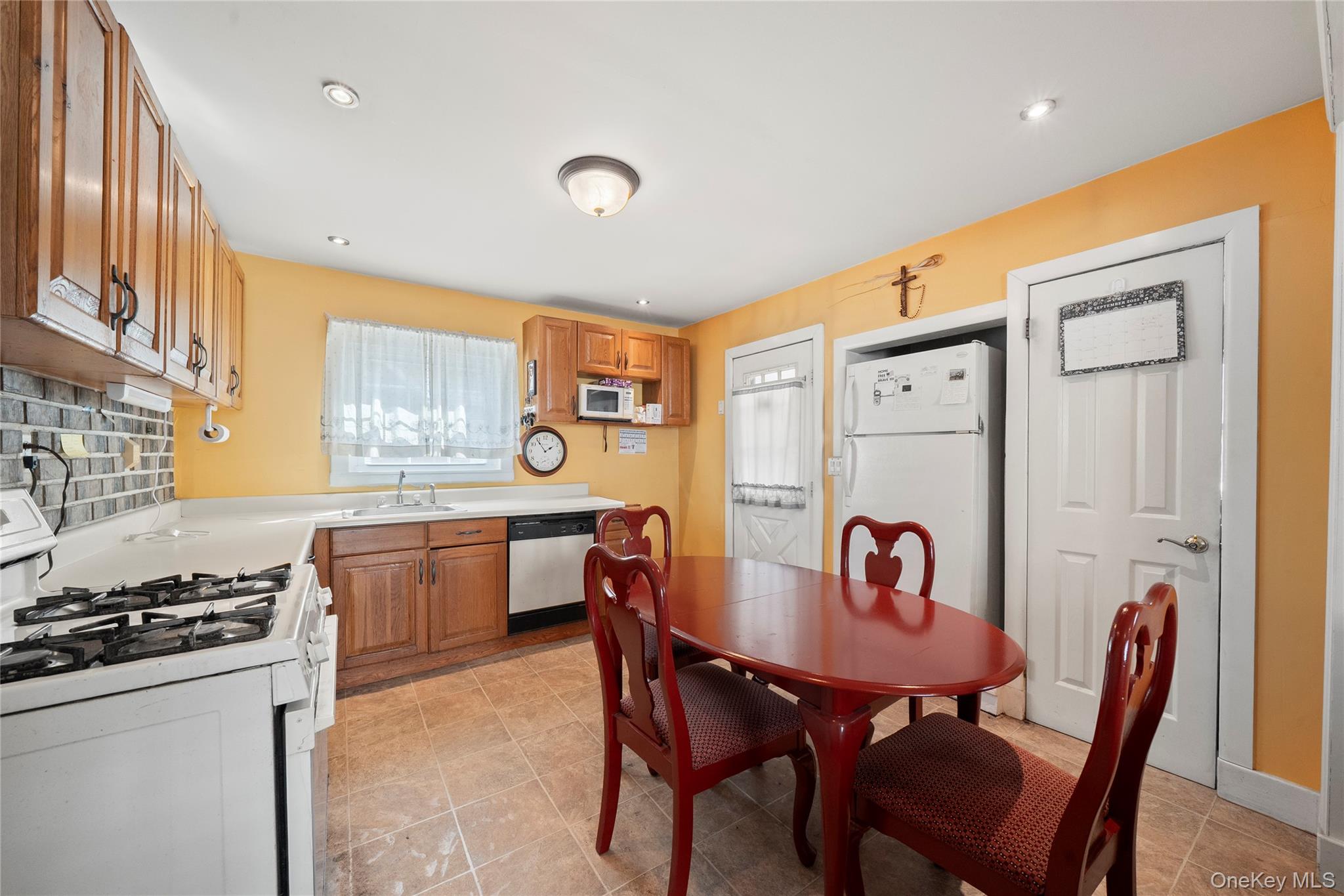 62 Center Avenue, Bay Shore, NY 11706