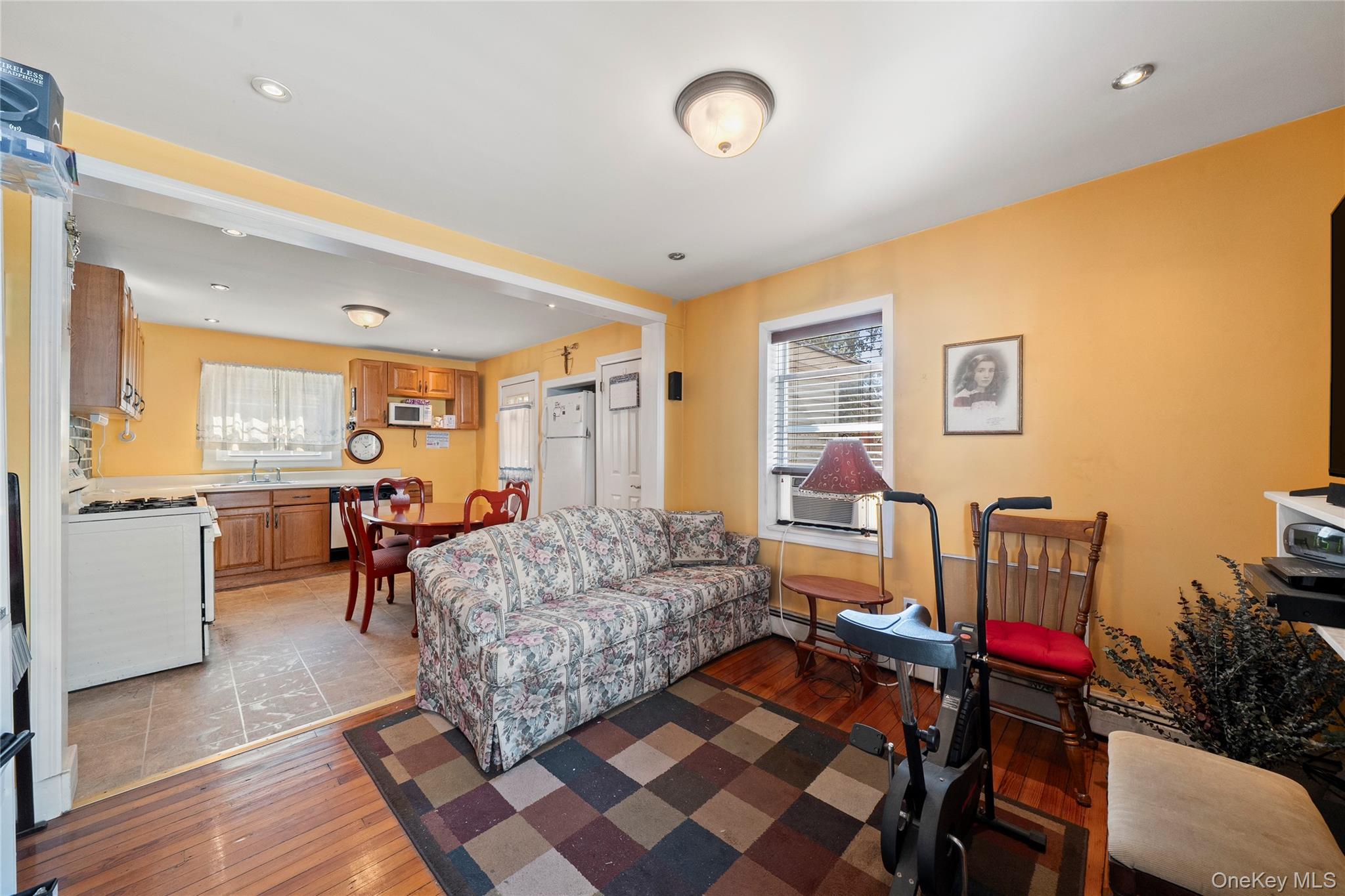 62 Center Avenue, Bay Shore, NY 11706