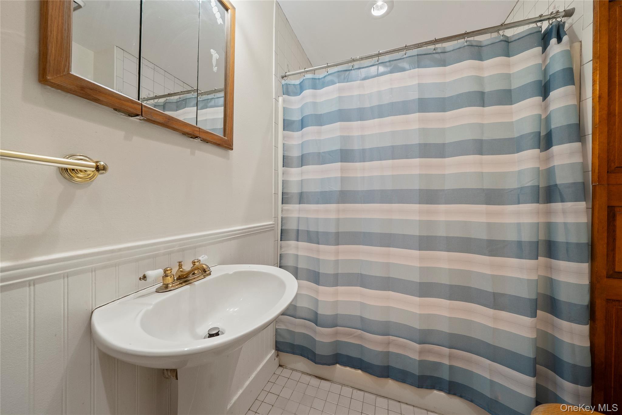 62 Center Avenue, Bay Shore, NY 11706