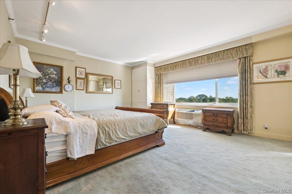 100 Hilton Avenue # 907, Garden City, NY 11530