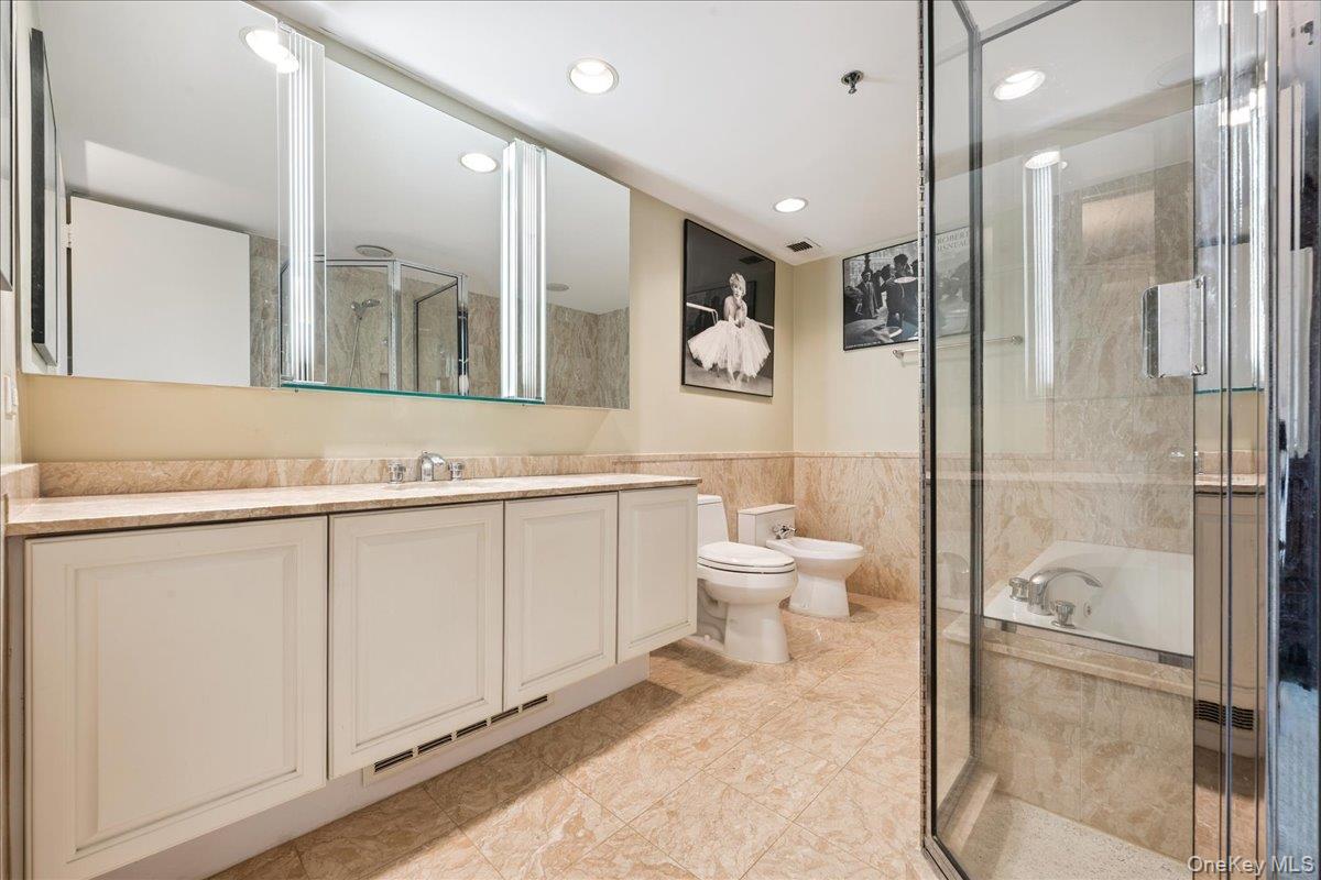 100 Hilton Avenue # 907, Garden City, NY 11530