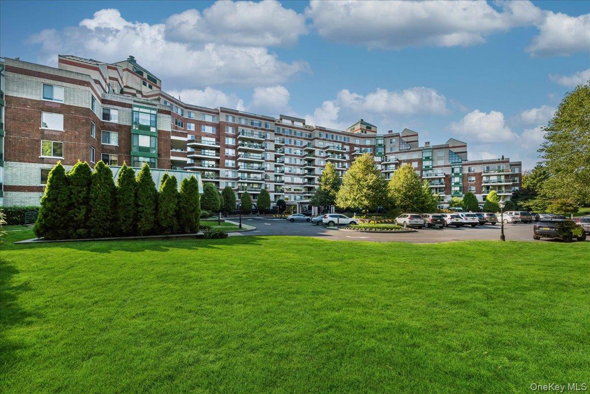 100 Hilton Avenue # 907, Garden City, NY 11530