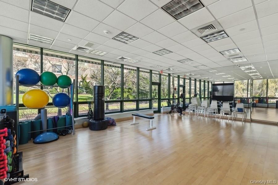 100 Hilton Avenue # 907, Garden City, NY 11530