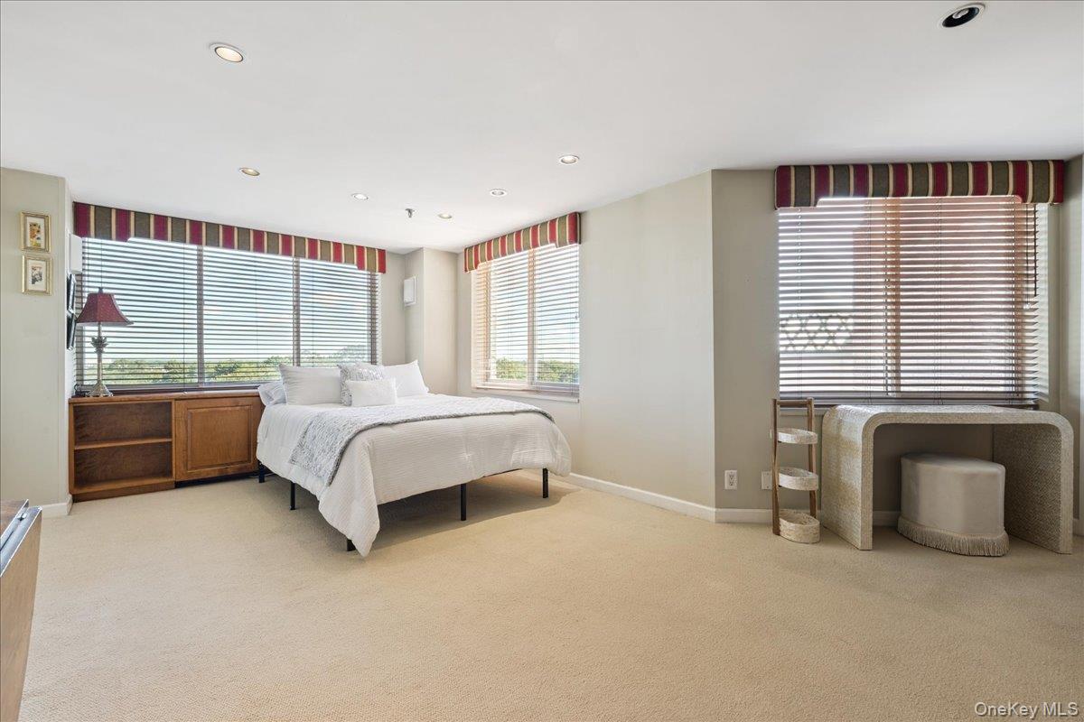 100 Hilton Avenue # 907, Garden City, NY 11530