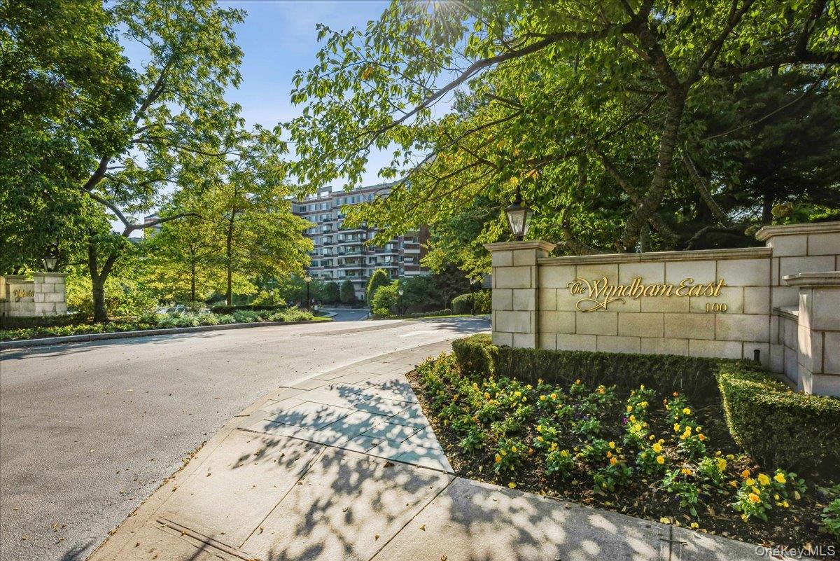 100 Hilton Avenue # 907, Garden City, NY 11530