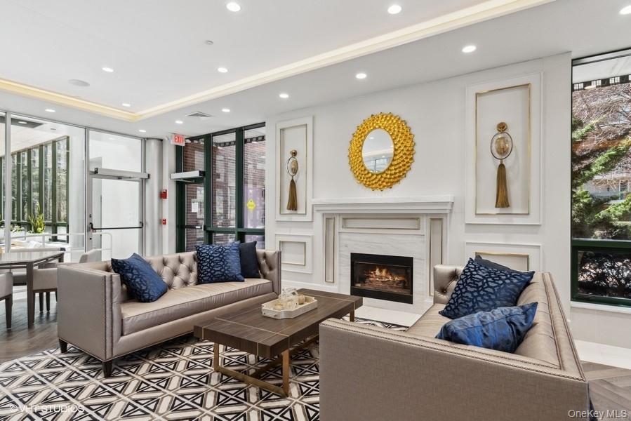 100 Hilton Avenue # 907, Garden City, NY 11530