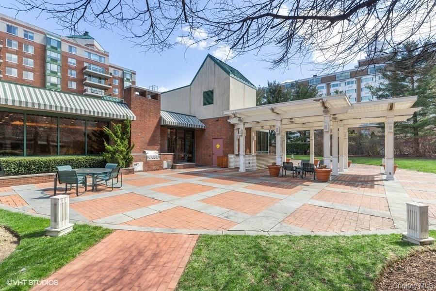 100 Hilton Avenue # 907, Garden City, NY 11530