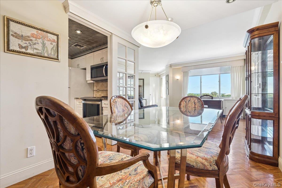 100 Hilton Avenue # 907, Garden City, NY 11530