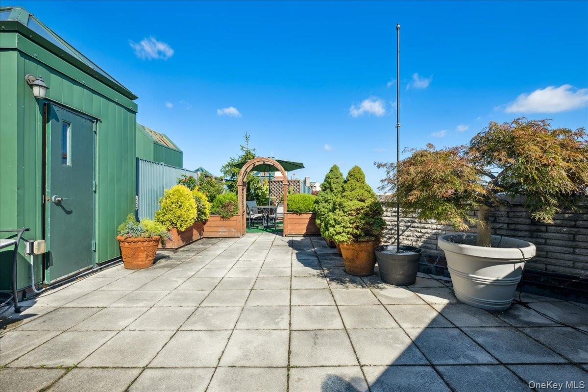 100 Hilton Avenue # 907, Garden City, NY 11530