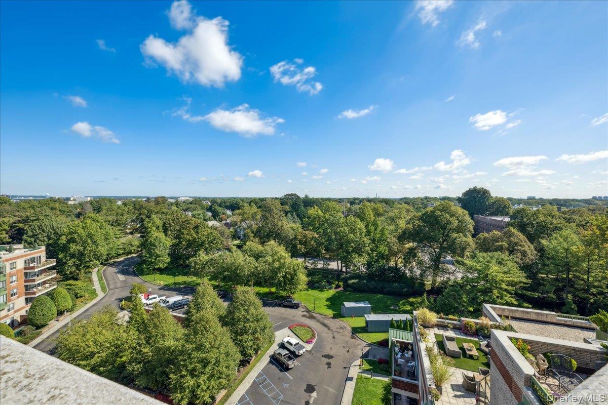 100 Hilton Avenue # 907, Garden City, NY 11530