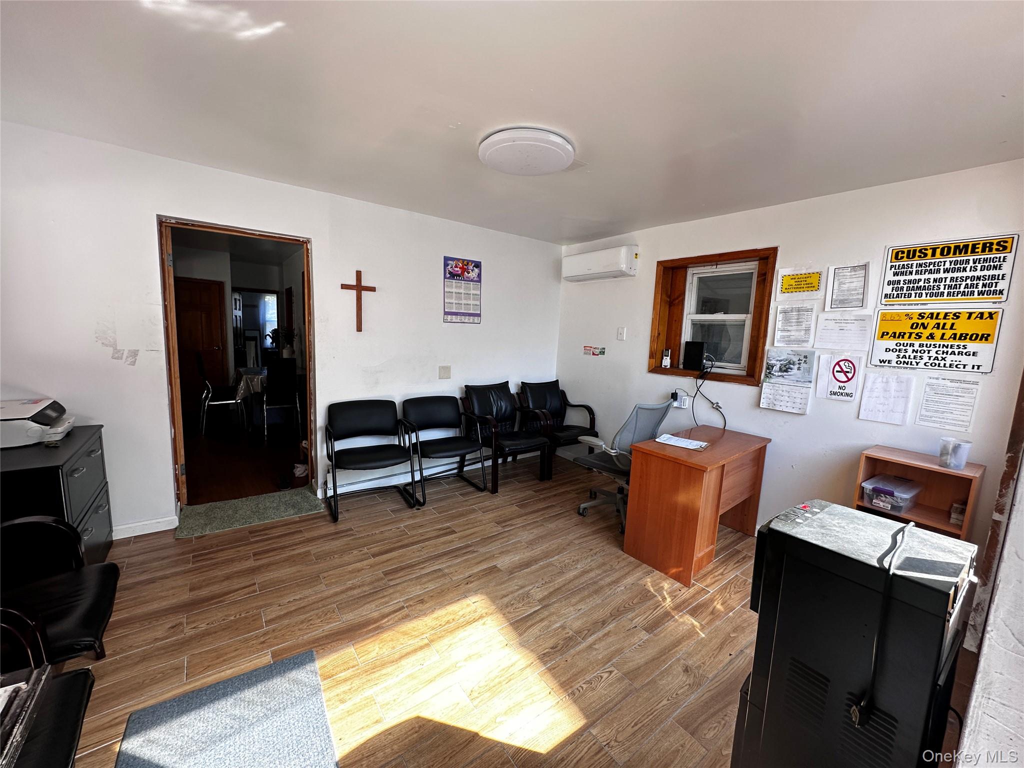 95 E Jericho Turnpike, Huntington, NY 11746