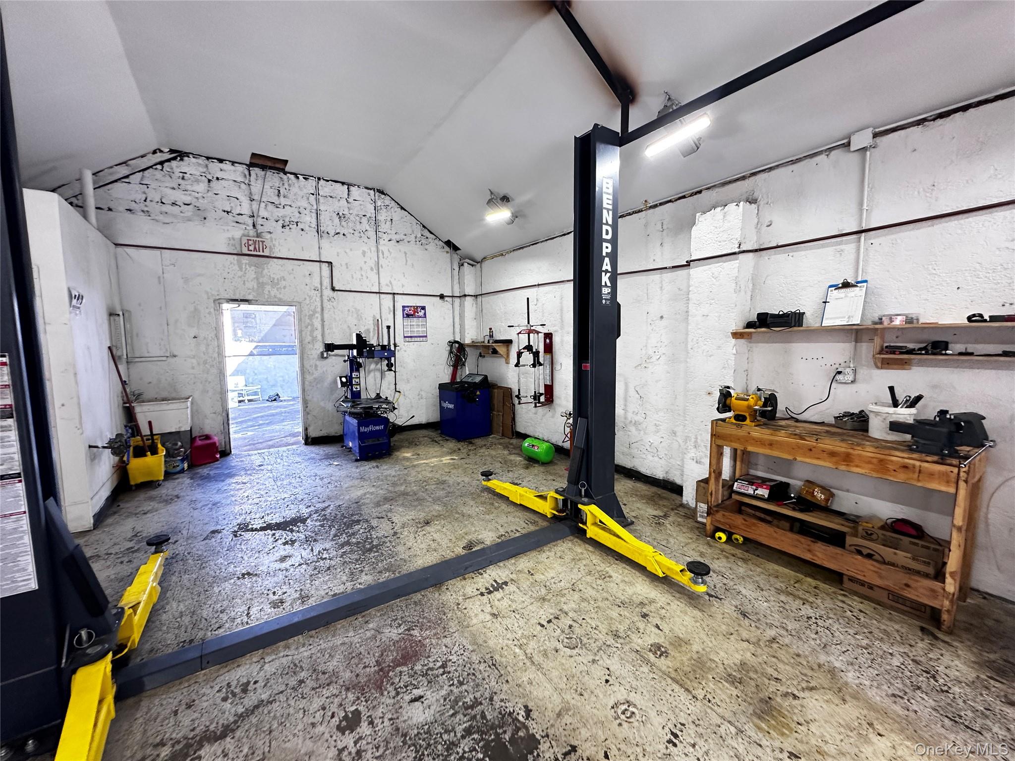 95 E Jericho Turnpike, Huntington, NY 11746