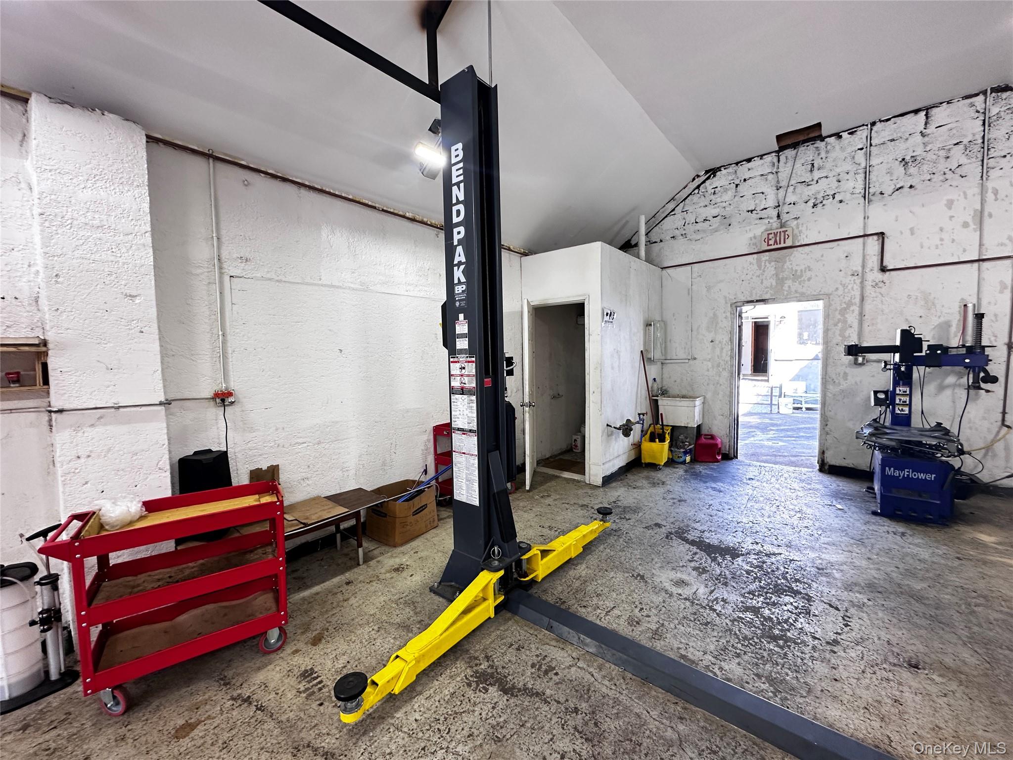 95 E Jericho Turnpike, Huntington, NY 11746