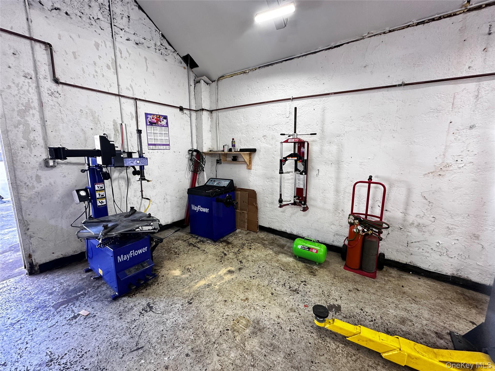 95 E Jericho Turnpike, Huntington, NY 11746