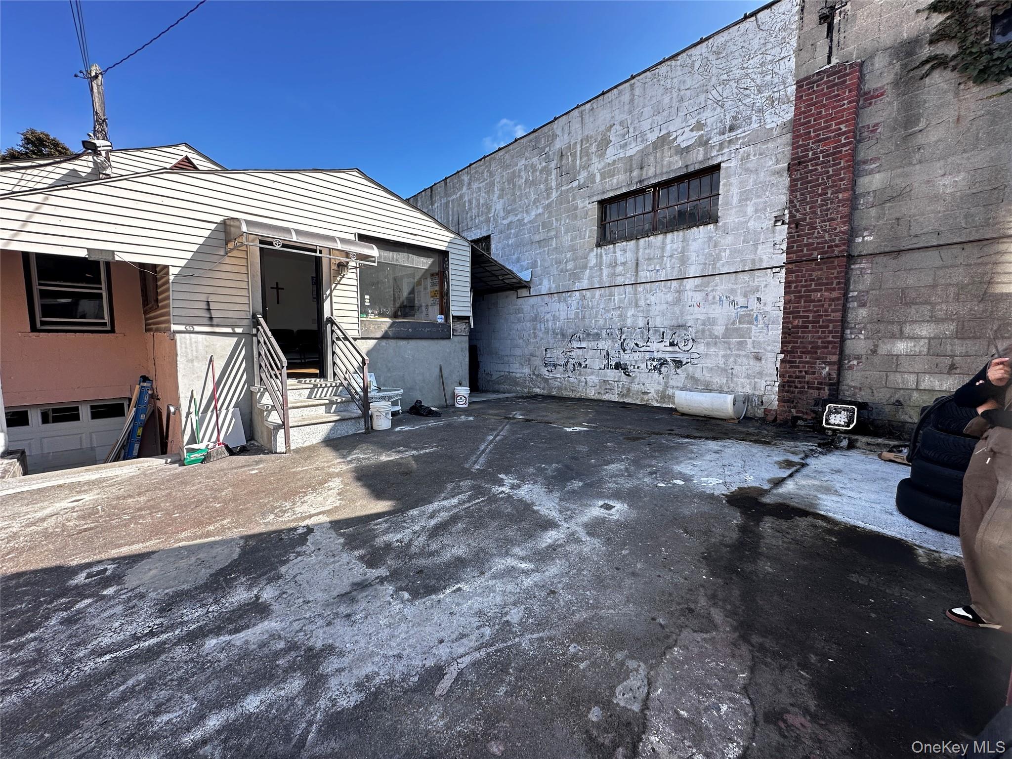 95 E Jericho Turnpike, Huntington, NY 11746