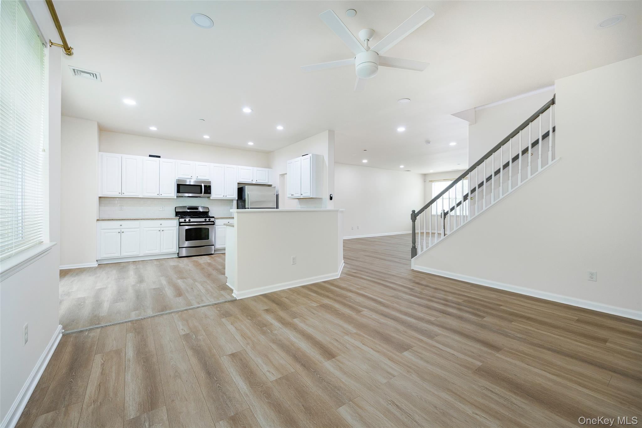 32 Halley Court, Poughkeepsie, NY 12601