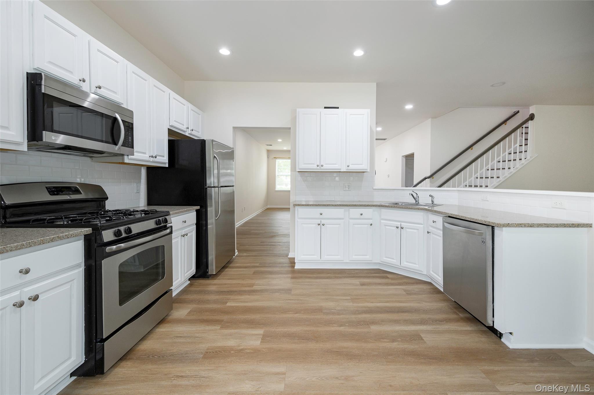 32 Halley Court, Poughkeepsie, NY 12601