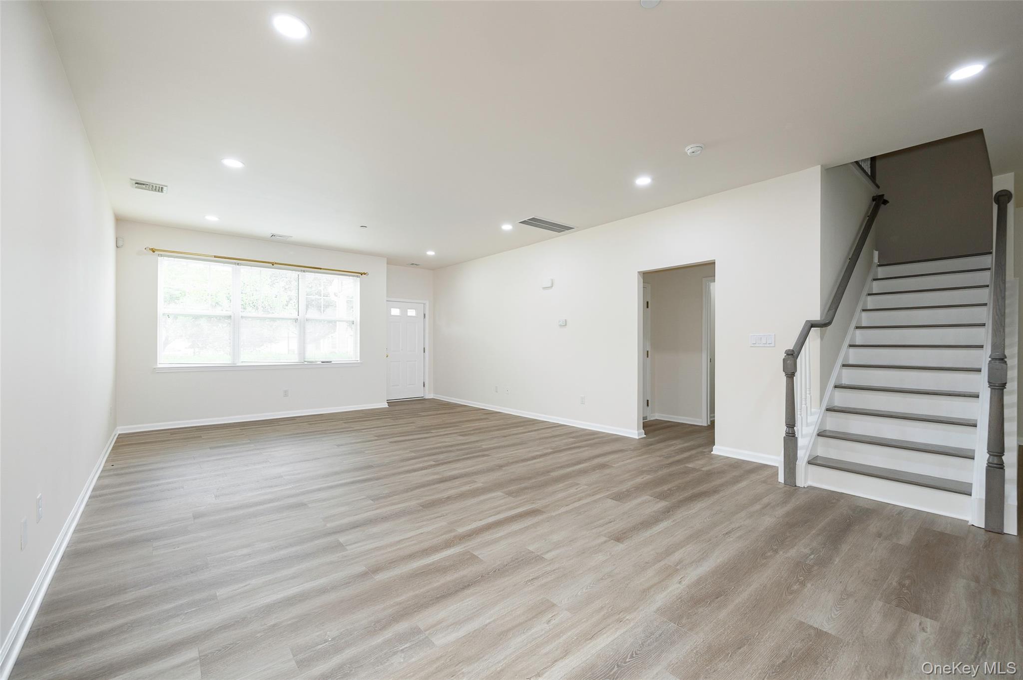 32 Halley Court, Poughkeepsie, NY 12601